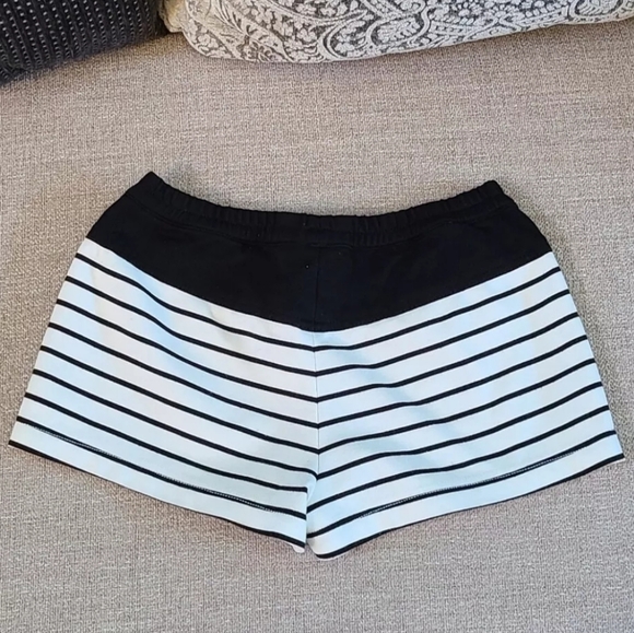 BCBGMAXAZRIA Teagan Stripe Pull -On Shorts Size XS Off White/Black - Picture 7 of 9